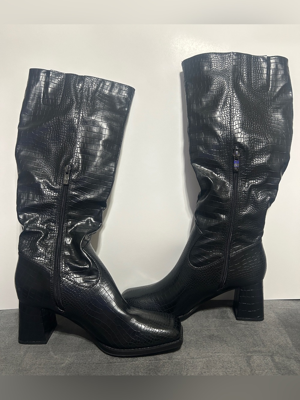 NEW Suedi Black Croc Embossed Knee High Boots Block Heel Women’s Size 7.5